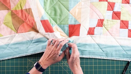 Pinch the bottom of the quilt